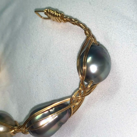 Handwoven 14k gold filled wire with Tahitian pearl cluster - Picture 11 of 13